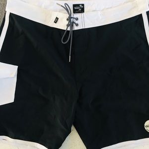 Men’s Blk/Wt Vans Board Shorts